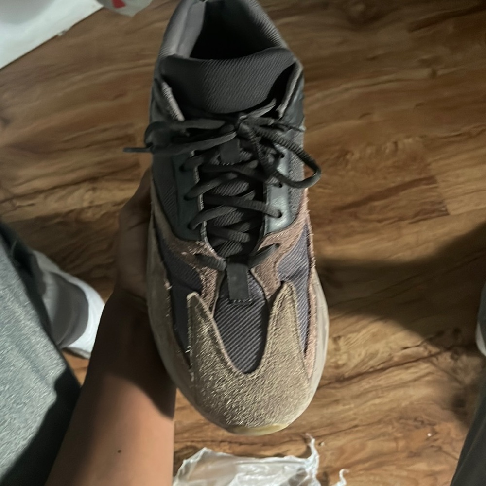 Yezzy 700 muave SIZE 11